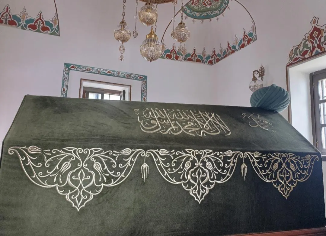 Şeyh İzzettin Efendi Türbesi