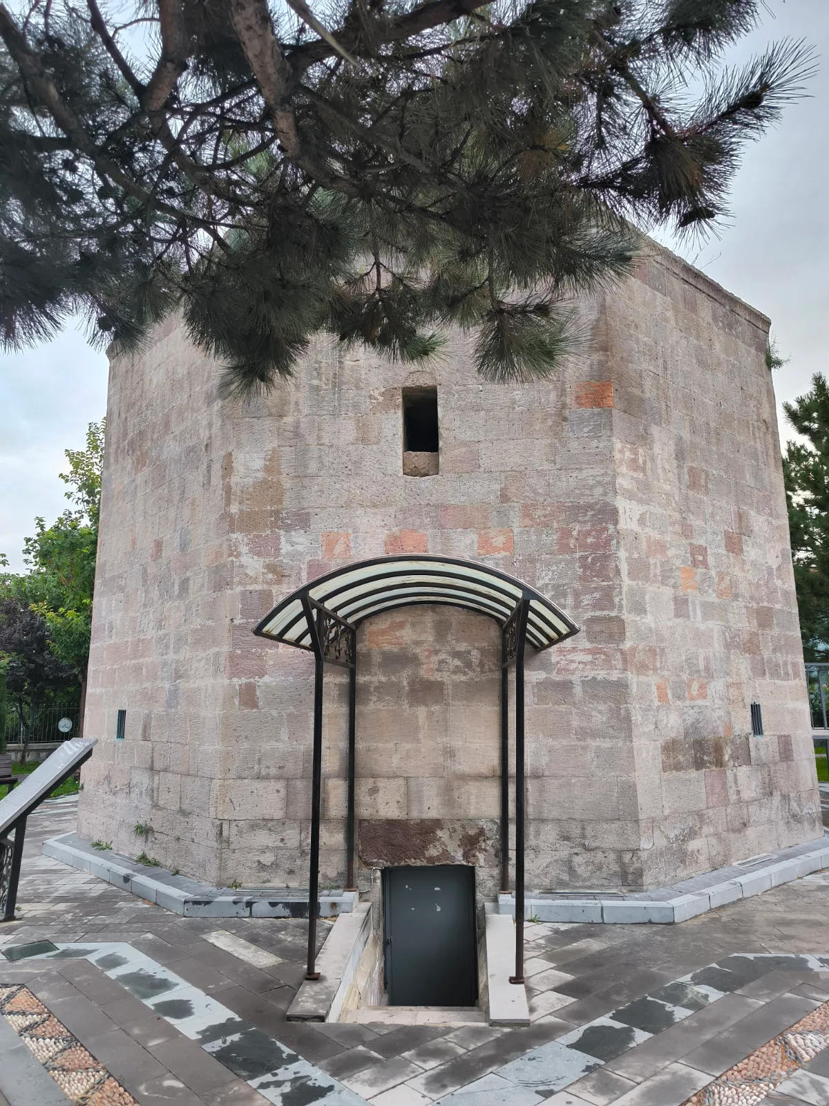 DevAli Türbesi
