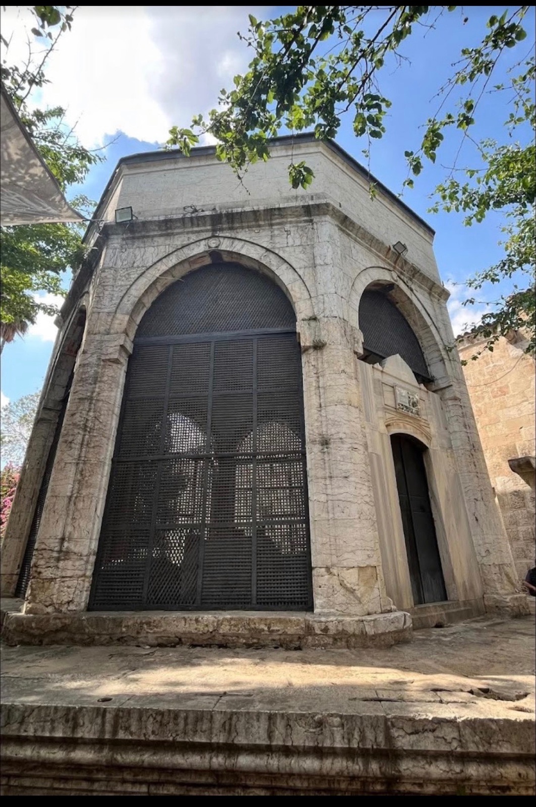 Ramazanoglu Türbesi